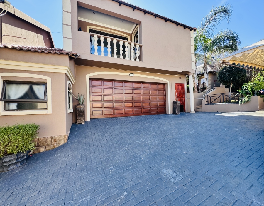 4 Bedroom Property for Sale in Wilkoppies North West